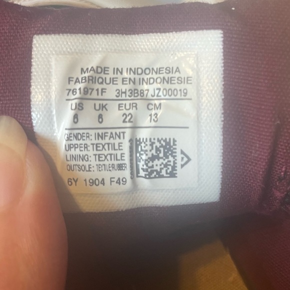 Toddler Converse All Stars canvas size 6US shoes. - Picture 4 of 7